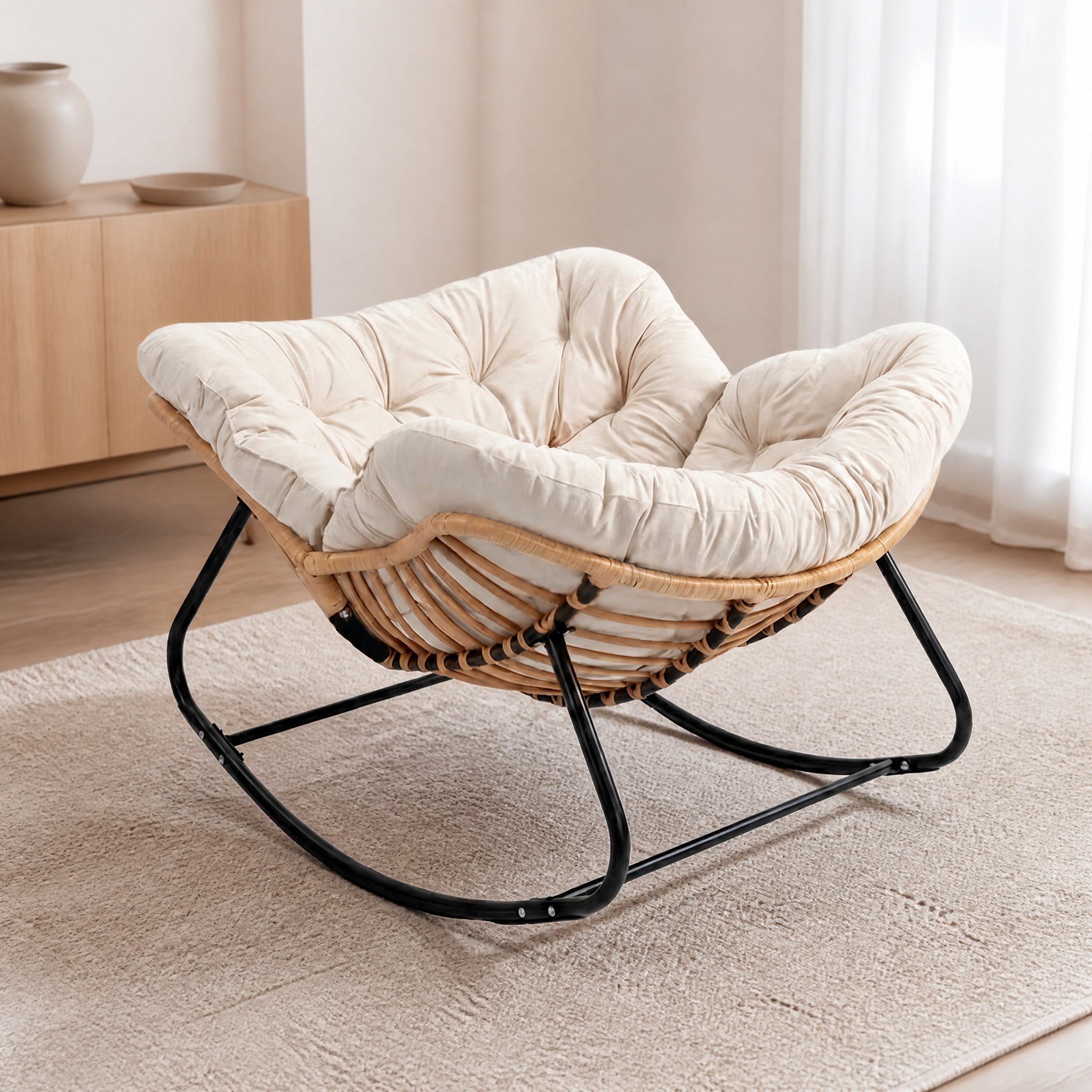 Fauteuil à bascule cocon Nimbo et son coussin blanc moelleux