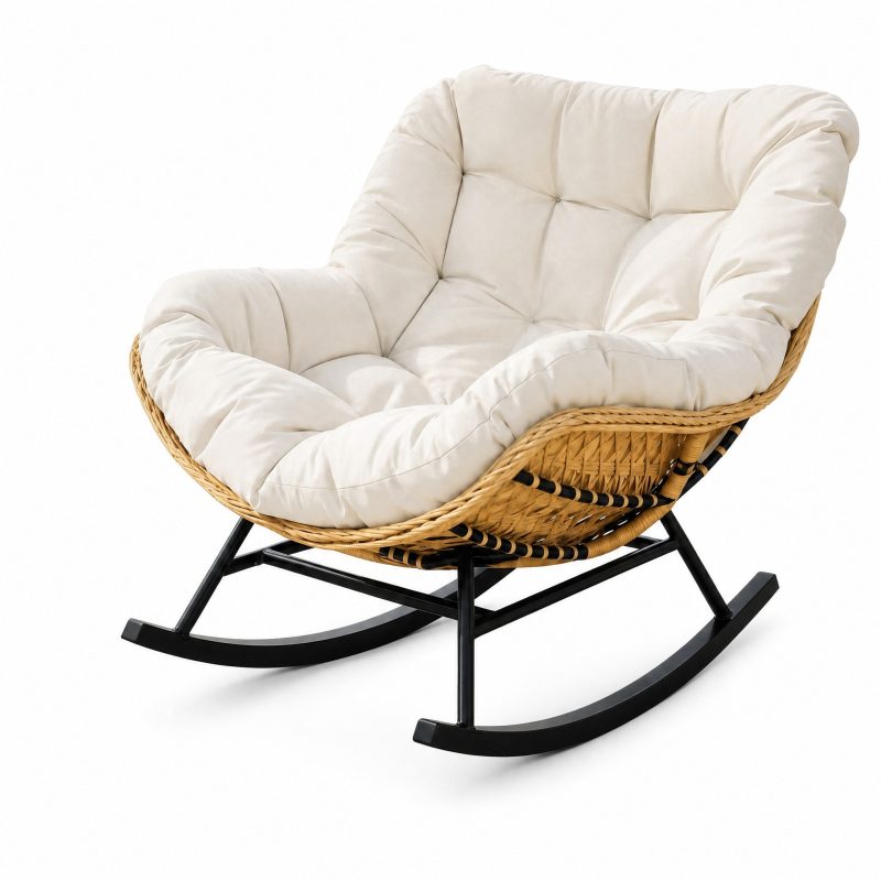 Rocking Chair Papasan coloris Ivoire, vue de trois quarts sur fond blanc Rocking Chair Papasan coloris Ivoire, vue de trois quarts sur fond blanc